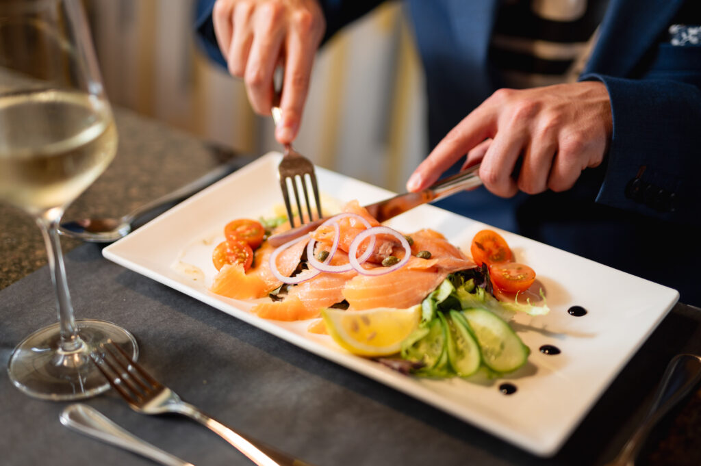 Photographie gastronomique de plat au saumon en restauration par Leïka Marketing