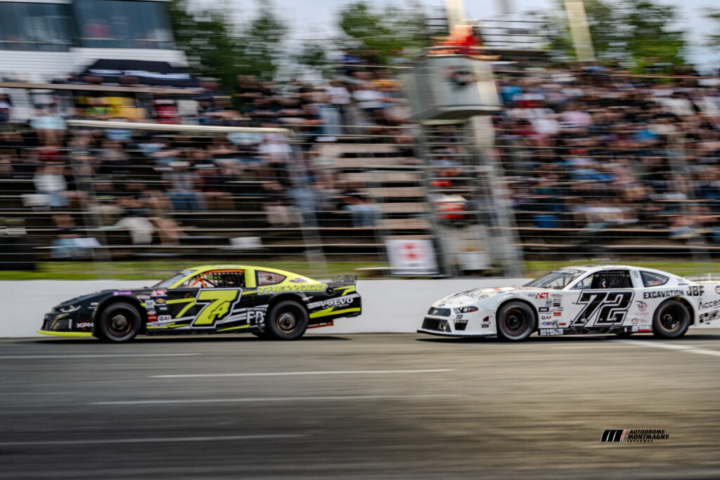 Photographie d’une course automobile à l’Autodrome Montmagny captée par Leïka Marketing